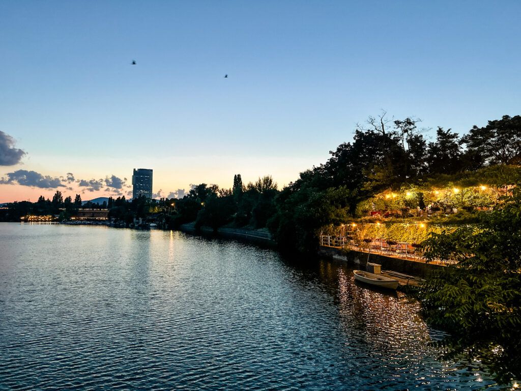 Neubauprojekte LIVE21 in 1210 Wien Floridsdorf nahe Donauinsel und Marchfeldkanal wohnen - Essen am Wasser