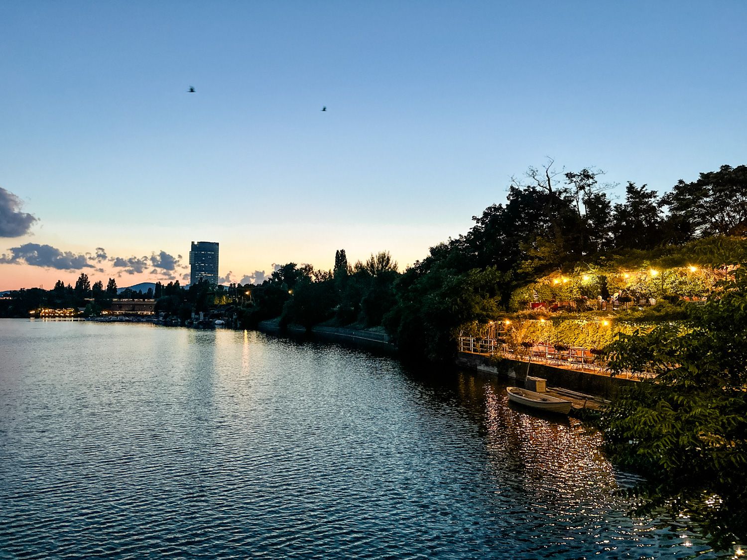 Neubauprojekte LIVE21 in 1210 Wien Floridsdorf nahe Donauinsel und Marchfeldkanal wohnen - Essen am Wasser